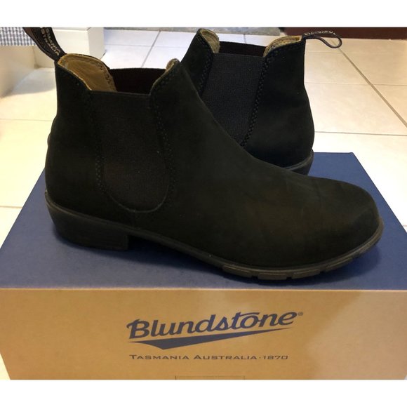 dsw blundstones